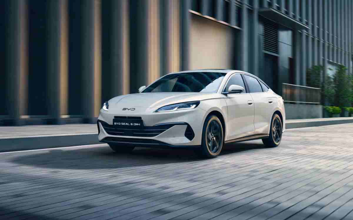 El Seal 6 DM-i. BYD presenta su nuevo modelo híbrido enchufable en Astara Retail Móstoles.