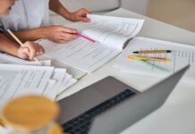 Ya se conocen los listados provisionales de ayudas a las familias para el curso escolar en Móstoles