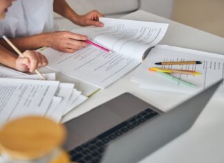 Ya se conocen los listados provisionales de ayudas a las familias para el curso escolar en Móstoles