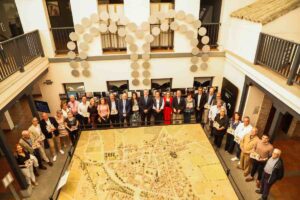 Móstoles homenajea a negocios con más de medio siglo de historia en la ciudad