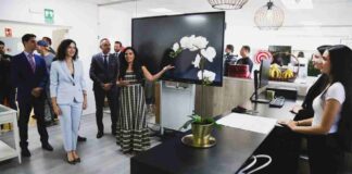 Ayuso y Bautista han inaugurado el curso escolar 2025/26 en la Escuela Simone Ortega de Móstoles