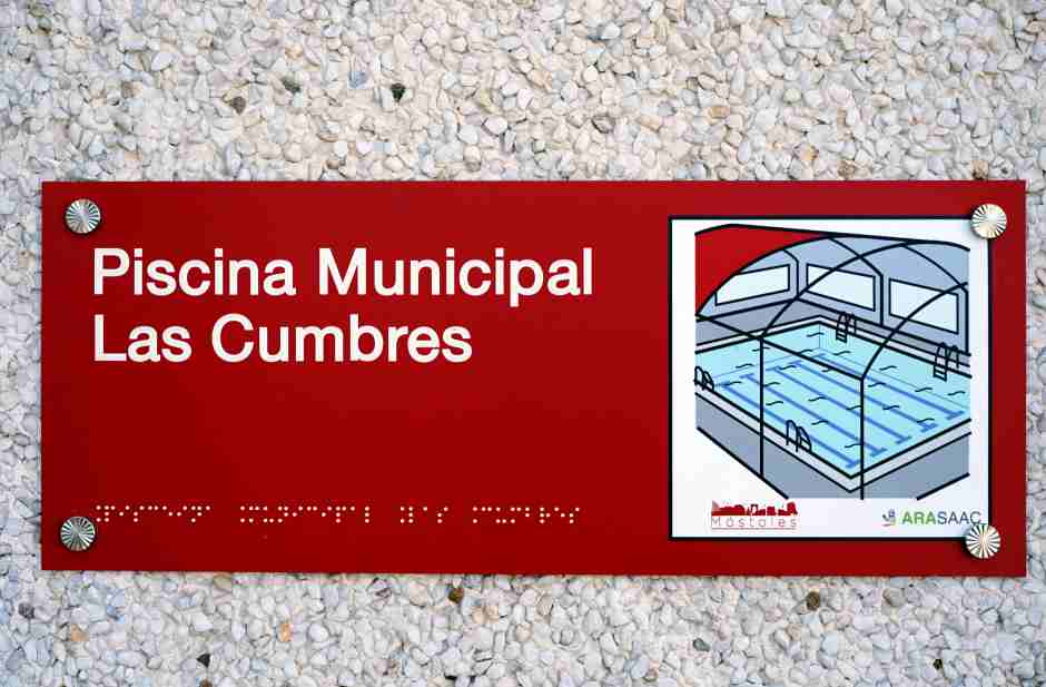 El PSOE acusa al Ejecutivo Local de abandonar la señalización con pictogramas en los pasos de peatones. La inclusión en el centro del debate político en Móstoles.