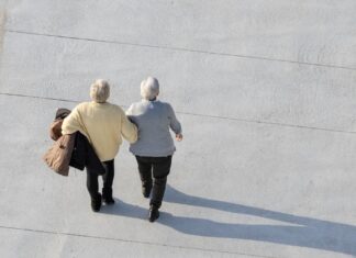 Los mayores de 60 años de Móstoles tendrán un Carnet Senior con descuentos y actividades