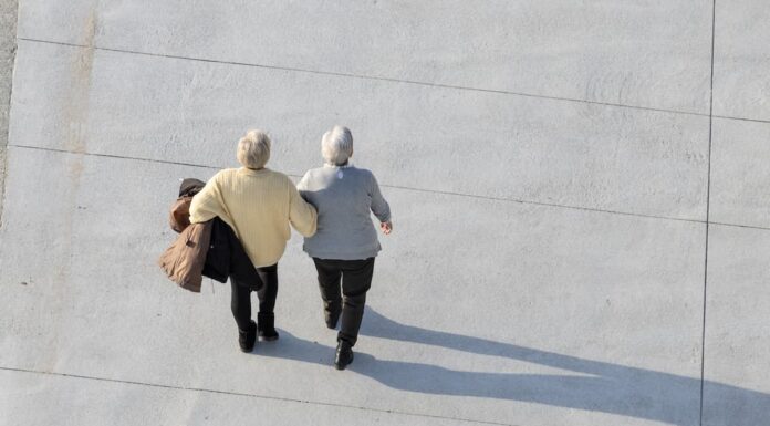 Los mayores de 60 años de Móstoles tendrán un Carnet Senior con descuentos y actividades