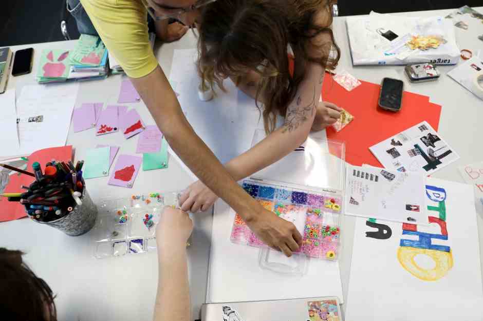 Octubre de ‘clavos y chinchetas’, coro y grupo de lectura en el CA2M de Móstoles