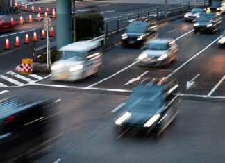 Conducir en atascos: cómo hacerlo de manera segura