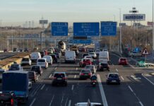 Un accidente en la A-5 a la altura de Móstoles provoca grandes retenciones en la carretera Un accidente en la A-5 a la altura de Móstoles provoca grandes retenciones en la carretera