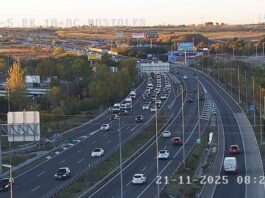 Se están produciendo colas de atasco. Cortado un carril en la A-5 por un accidente a la altura de Móstoles con varios vehículos implicados