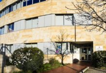 Transforman la terraza del Centro de Mayores La Princesa de Móstoles en una sala polivalente