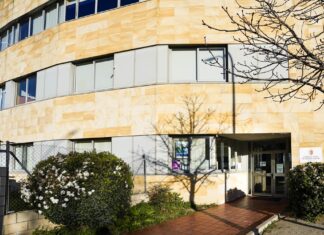 Transforman la terraza del Centro de Mayores La Princesa de Móstoles en una sala polivalente