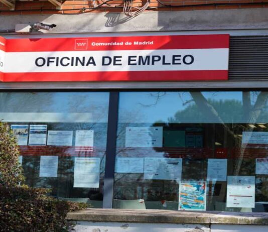 El paro de octubre baja más de un 5% en Móstoles en el último año El paro de octubre baja más de un 5% en Móstoles en el último año