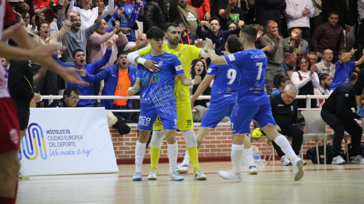 El FS Móstoles sigue líder de Segunda División tras empatar en el derbi madrileño El FS Móstoles sigue líder de Segunda División tras empatar en el derbi madrileño