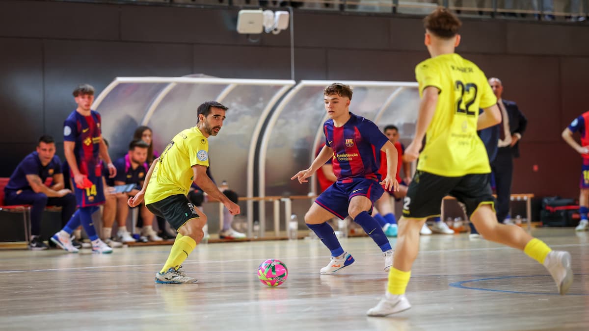 El FS Móstoles gana al filial del FC Barcelona y se mantiene líder de Segunda División El FS Móstoles gana al filial del FC Barcelona y se mantiene líder de Segunda División