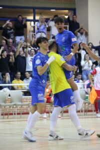 El FS Móstoles sigue líder de Segunda División tras empatar en el derbi madrileño