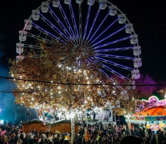 Varios vecinos de Móstoles lanzan una protesta contra el ruido generado por Navipark Varios vecinos de Móstoles lanzan una protesta contra el ruido generado por Navipark