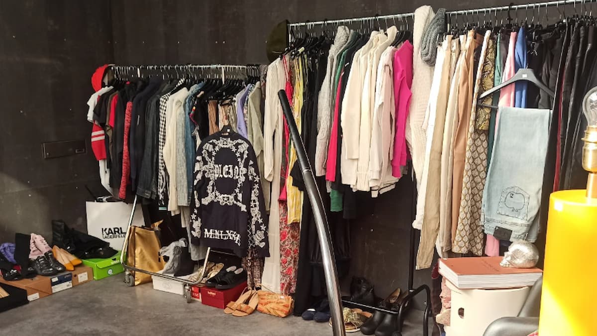 Llega a Móstoles una venta de garaje este domingo ropa, antigüedades, muebles de diseño y mucho más