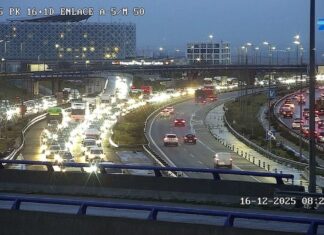 Varios kilómetros de atasco en la A-5 a su paso por Móstoles por un accidente de tráfico