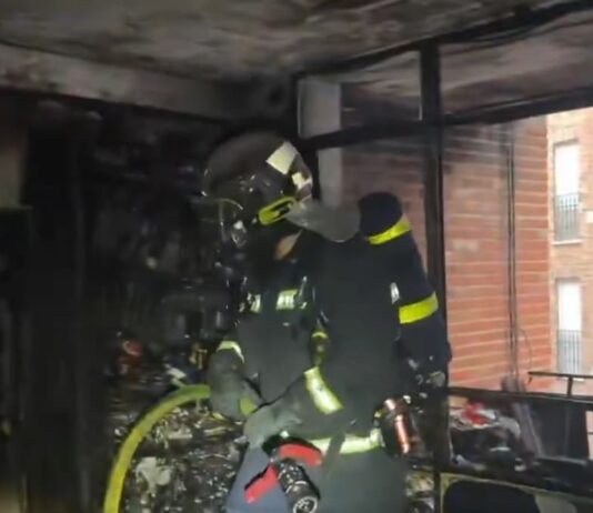 Un incendio en una vivienda de Móstoles deja a cinco personas atendidas