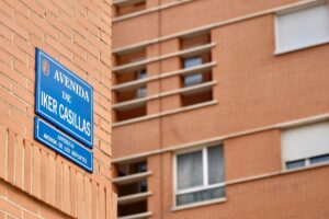 La Avenida Iker Casillas de Móstoles reduce su vía a un carril y tendrá nuevas plazas de aparcamiento