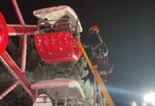 Los Bomberos rescatan a cinco personas de una atracción infantil en el Navipark de Móstoles