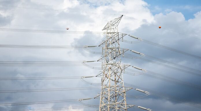 Importante bajada en el precio de la luz: así afectará a los vecinos de Móstoles Importante bajada en el precio de la luz: así afectará a los vecinos de Móstoles