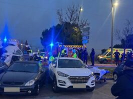 Fuerte despliegue de emergencias tras un accidente de tráfico en la Avenida de Portugal en Móstoles Fuerte despliegue de emergencias tras un accidente de tráfico en la Avenida de Portugal en Móstoles