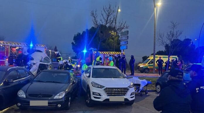 Fuerte despliegue de emergencias tras un accidente de tráfico en la Avenida de Portugal en Móstoles