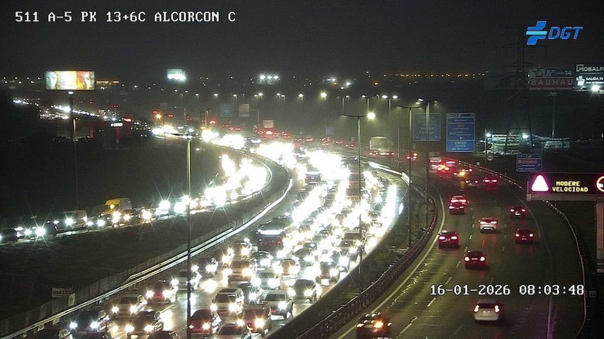 Caos para salir de Móstoles: un accidente en la A-5 provoca varios kilómetros de atasco