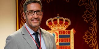 Tensión entre Vox y PP en Móstoles tras la salida de Daniel Martín: el alcalde anuncia su relevo en Cultura