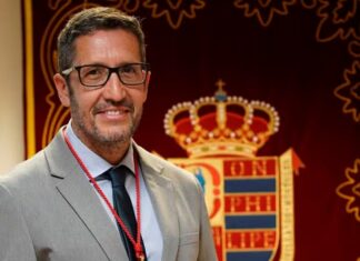 Tensión entre Vox y PP en Móstoles tras la salida de Daniel Martín: el alcalde anuncia su relevo en Cultura