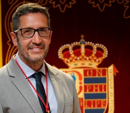 Tensión entre Vox y PP en Móstoles tras la salida de Daniel Martín: el alcalde anuncia su relevo en Cultura