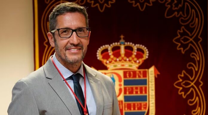 Tensión entre Vox y PP en Móstoles tras la salida de Daniel Martín: el alcalde anuncia su relevo en Cultura