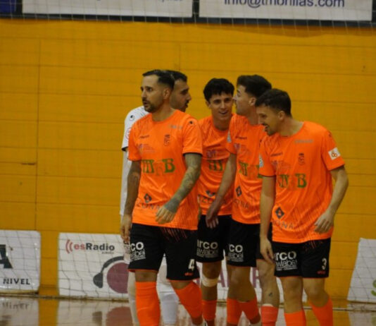 El FS Móstoles cae goleado y se aleja del ascenso directo a Primera División El FS Móstoles cae goleado y se aleja del ascenso directo a Primera División