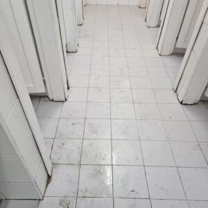 Denuncian la situación insostenible en un instituto de Móstoles: riesgo para la salud y baños cerrados