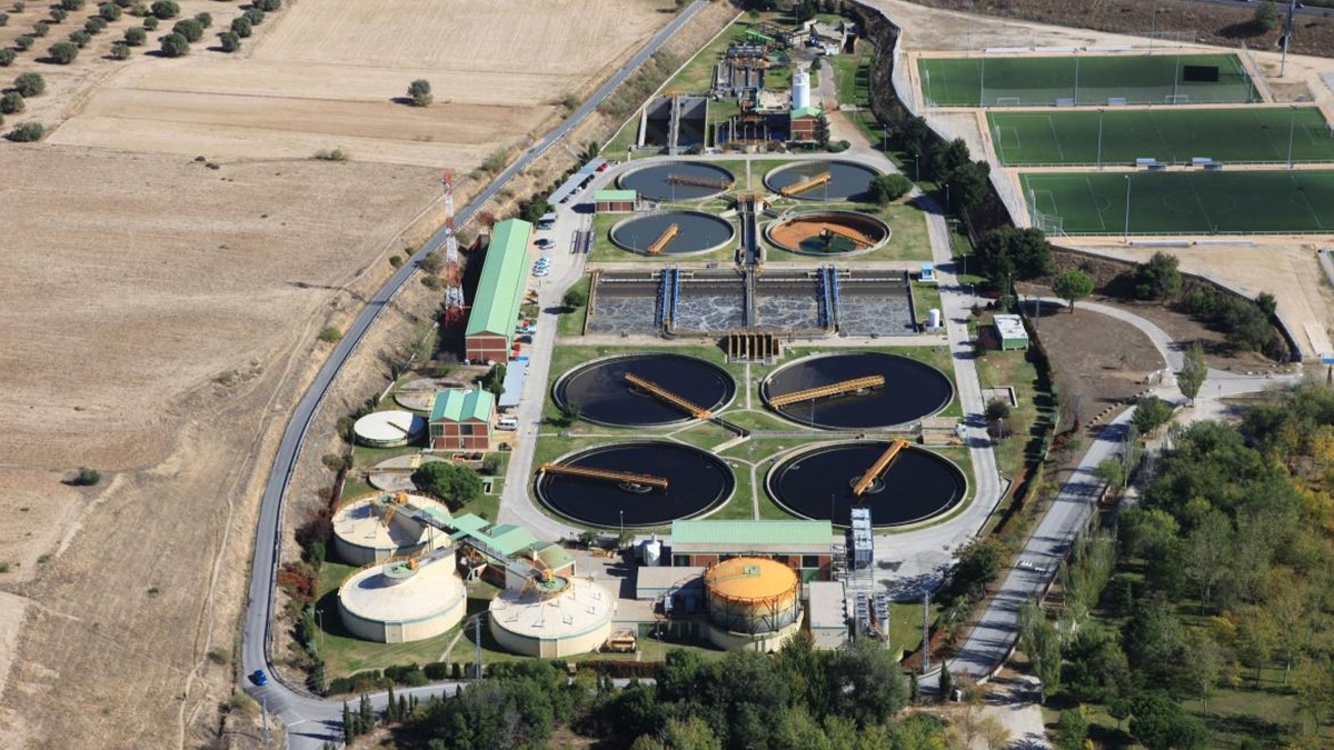 Móstoles estrena una planta pionera para controlar y eliminar microplásticos del agua residual Móstoles estrena una planta pionera para controlar y eliminar microplásticos del agua residual