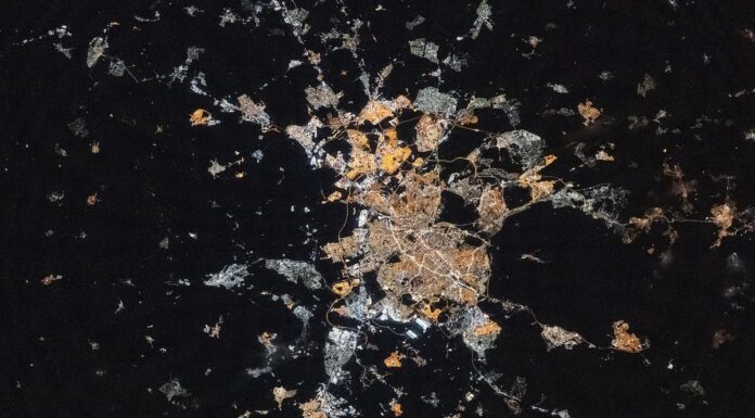 ¿Logras ver Móstoles? La impresionante foto nocturna de Madrid desde el espacio que se ha vuelto viral