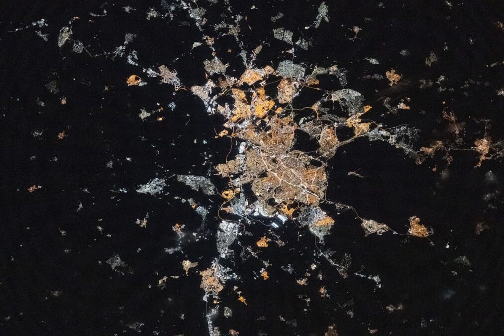 ¿Logras ver Móstoles? La impresionante foto nocturna de Madrid desde el espacio que se ha vuelto viral