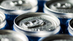 Reciclar latas en Móstoles puede dar dinero: el nuevo servicio a domicilio que paga por tu basura