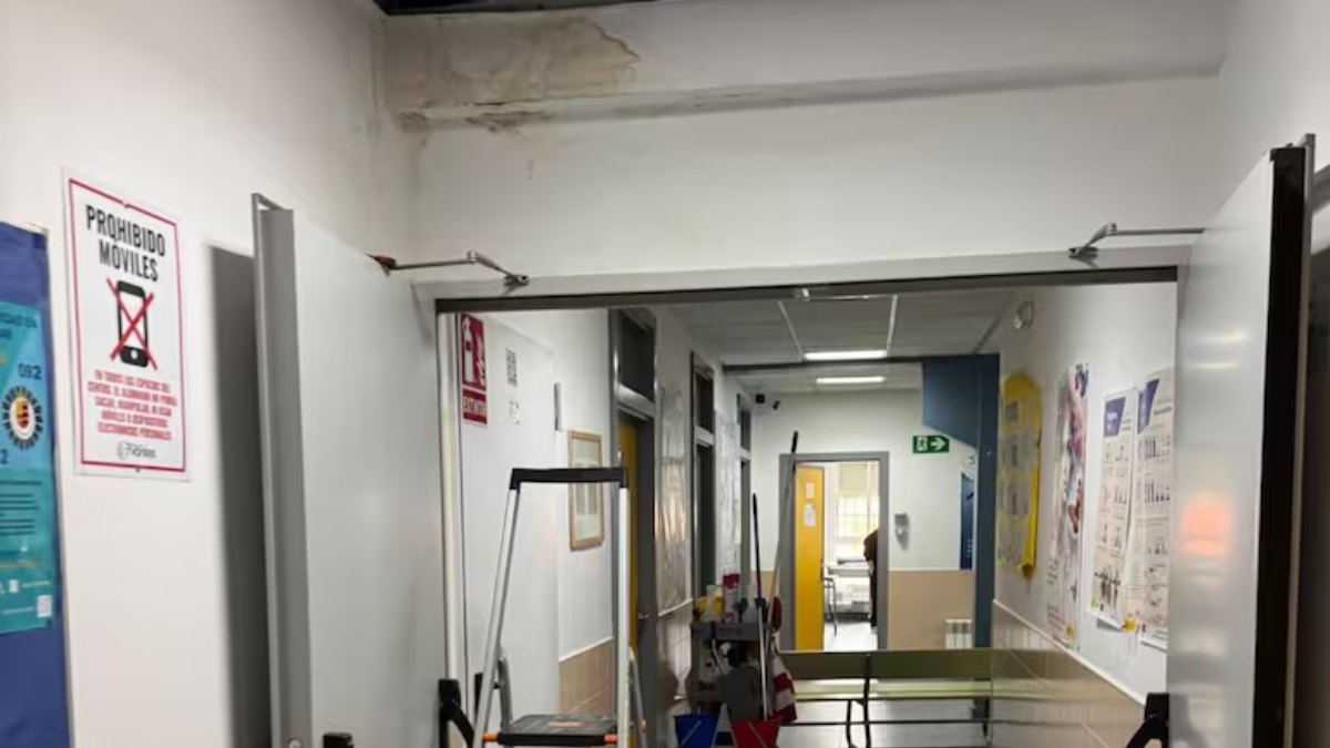 Denuncian la situación insostenible en varios institutos de Móstoles: falta de personal y riesgo sanitario Denuncian la situación insostenible en varios institutos de Móstoles: falta de personal y riesgo sanitario