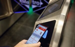 Los vecinos de Móstoles ya pueden activar el abono transporte en el móvil para Metro, Cercanías y buses