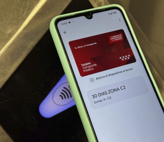 Los vecinos de Móstoles ya pueden activar el abono transporte en el móvil para Metro, Cercanías y buses