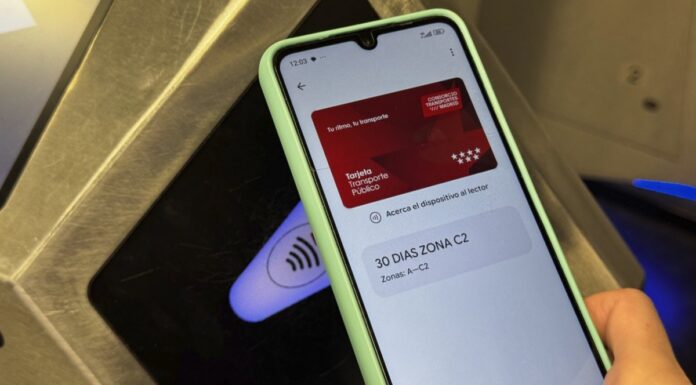 Los vecinos de Móstoles ya pueden activar el abono transporte en el móvil para Metro, Cercanías y buses