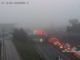 Problemas para salir de Móstoles por un accidente en el enlace de la A-5 y la huelga de trenes