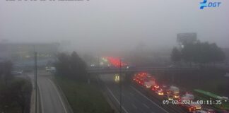 Problemas para salir de Móstoles por un accidente en el enlace de la A-5 y la huelga de trenes