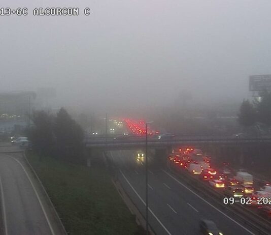 Problemas para salir de Móstoles por un accidente en el enlace de la A-5 y la huelga de trenes