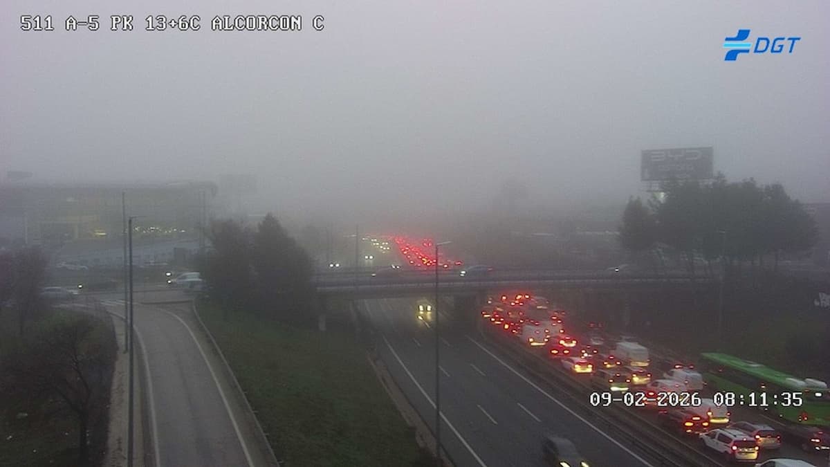 Problemas para salir de Móstoles por un accidente en el enlace de la A-5 y la huelga de trenes