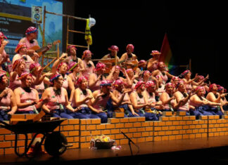 El Carnaval de Móstoles ya tiene reyes: la Peña El Soniquete triunfa en una noche con aroma a Cádiz