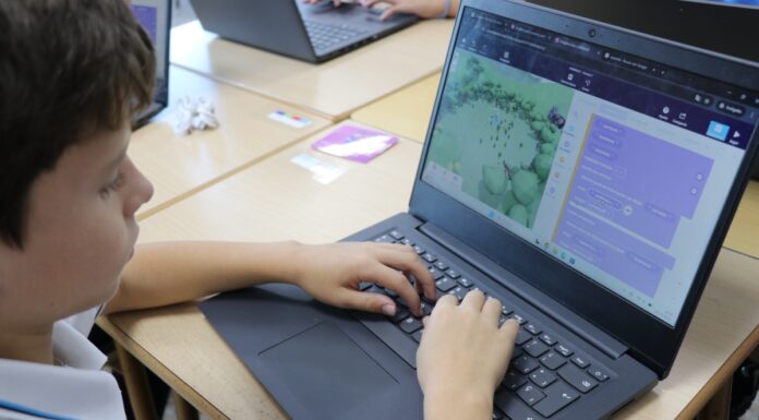 Día de Internet Segura: la brecha que preocupa a padres y educadores no es tecnológica, es emocional