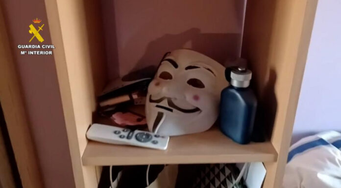 Detienen en Móstoles a un cabecilla de Anonymus por ciberataques a organismos públicos tras la Dana Detienen en Móstoles a un cabecilla de Anonymus por ciberataques a organismos públicos tras la Dana