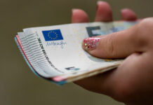 Ayuda de 733 euros para jóvenes de Móstoles: cómo cobrar el IMV sin salir de casa de tus padres